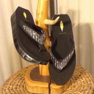 NWOT Volatile Rhinestone snakeskin wedges